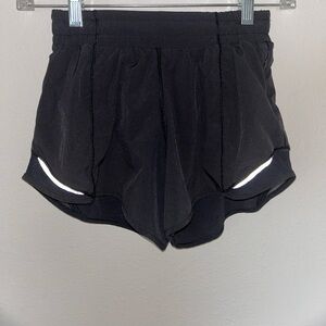 Lululemon Hotty Hot shorts 2.5”